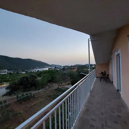 Apartment Ema 2 Grebastica